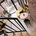 27 Apartment Warna